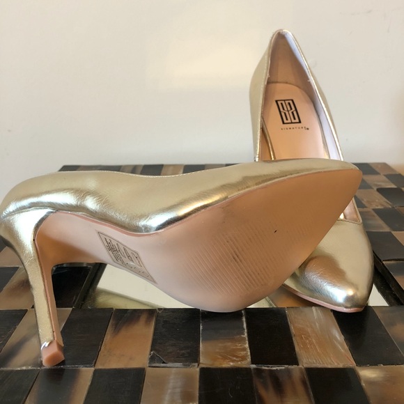 SS Signature Metallic Gold Pointed Toe High Heels - Picture 8 of 8